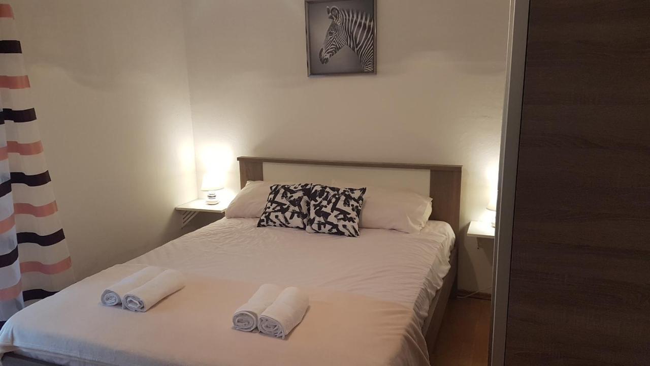 Apartmani Ab Pirovac Εξωτερικό φωτογραφία