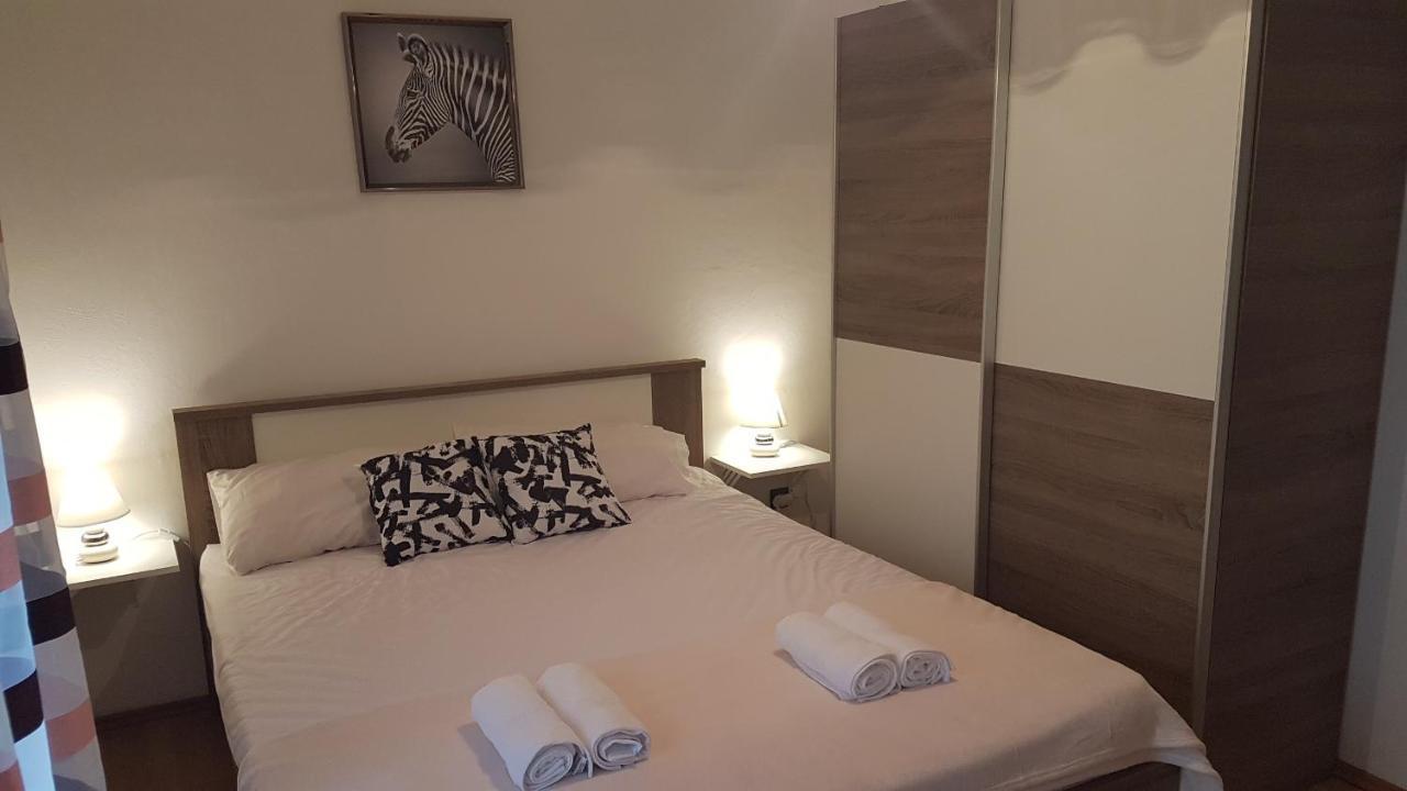 Apartmani Ab Pirovac Εξωτερικό φωτογραφία