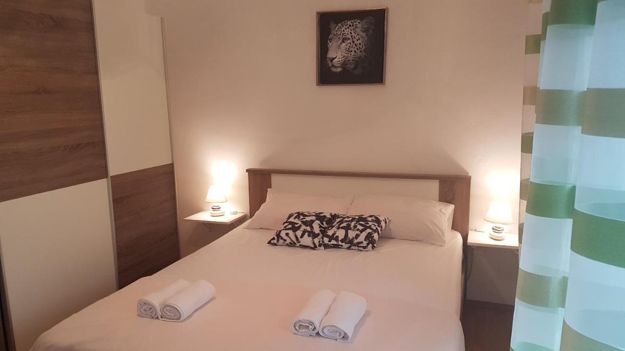 Apartmani Ab Pirovac Εξωτερικό φωτογραφία