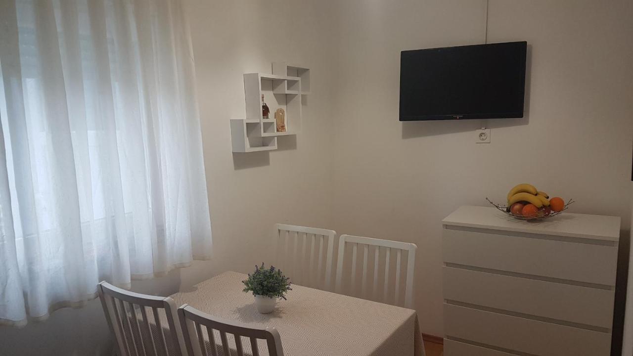 Apartmani Ab Pirovac Εξωτερικό φωτογραφία